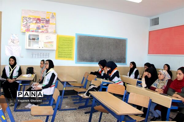 بازدید مدیر سازمان دانش‌آموزی استان از پایگاه‌های اوقات فراغت پیشتازان دختر