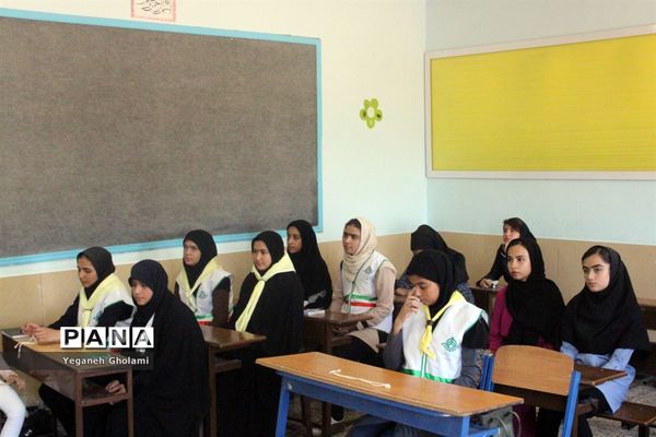 بازدید مدیر سازمان دانش‌آموزی استان از پایگاه‌های اوقات فراغت پیشتازان دختر