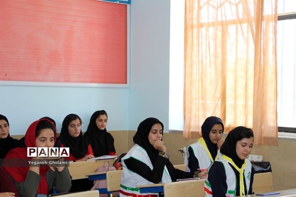 بازدید مدیر سازمان دانش‌آموزی استان از پایگاه‌های اوقات فراغت پیشتازان دختر