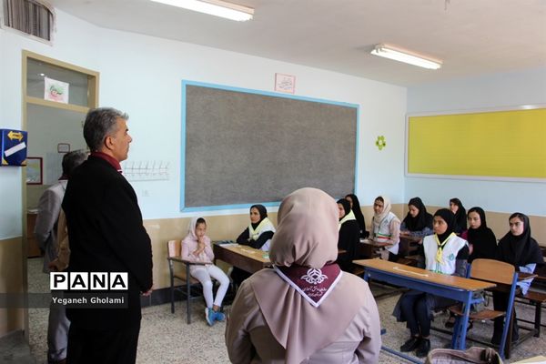 بازدید مدیر سازمان دانش‌آموزی استان از پایگاه‌های اوقات فراغت پیشتازان دختر