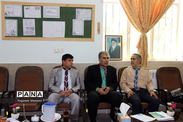 بازدید مدیر سازمان دانش‌آموزی استان از پایگاه‌های اوقات فراغت پیشتازان دختر