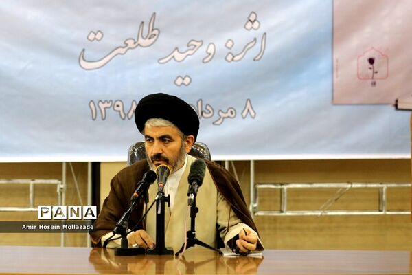 آئین رونمایی از مجموعه اشعار «وقت سلام» در ارومیه