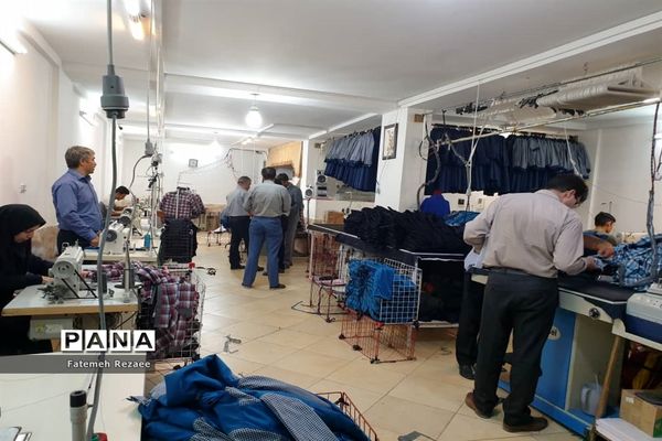 بازدید تیم نظارت تخصصی از تولیدی‌های لباس فرم مدارس