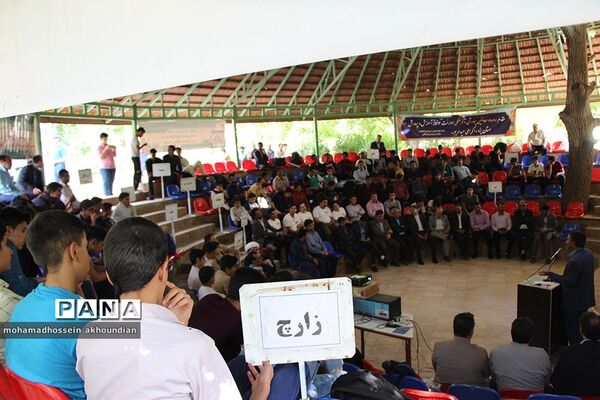 همایش شورای دانش‌آموزان پسر برتر در استان یزد