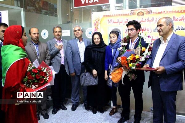 استقبال از دانش‌آموز مدال آور المپیاد جهانی شیمی