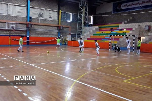 بازدید مدیرکل آموزش و پرورش استان آذربایجان شرقی از تمرینات تیم فوتسال دانش‌آموزان  اعزامی به تایلند