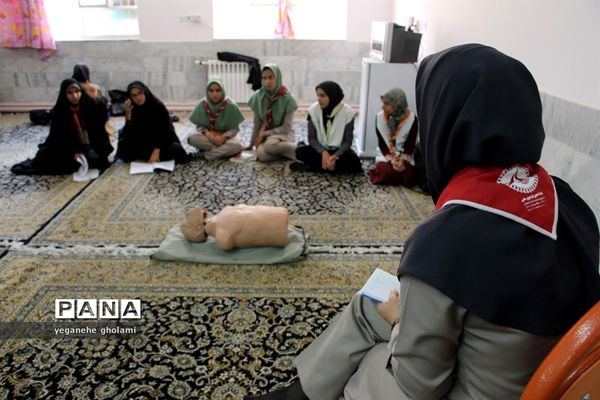 کلاس‌های آموزشی پیشتازان دختر اعزامی به نهمین دوره  اردوی ملی