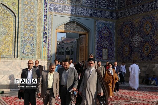 زیارت  جمعی دانش‌آموزان دختر قرآنی سراسر کشوردر حرم مطهر رضوی
