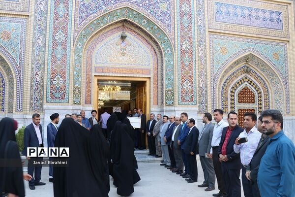 زیارت  جمعی دانش‌آموزان دختر قرآنی سراسر کشوردر حرم مطهر رضوی