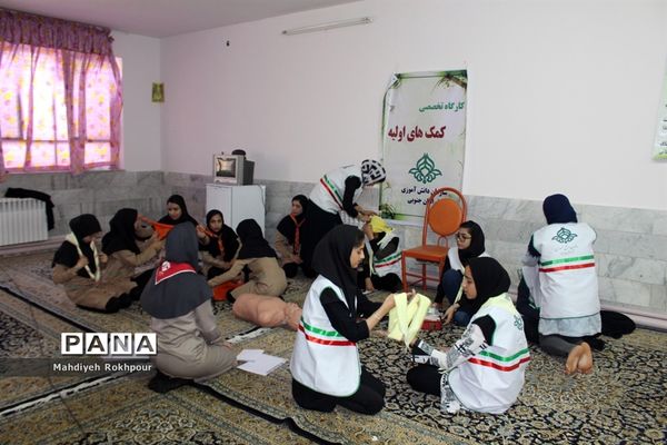 کلاس‌های آموزشی پیشتازان دختر اعزامی به نهمین دوره اردوی ملی