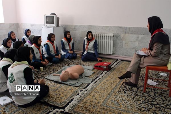 کلاس‌های آموزشی پیشتازان دختر اعزامی به نهمین دوره اردوی ملی