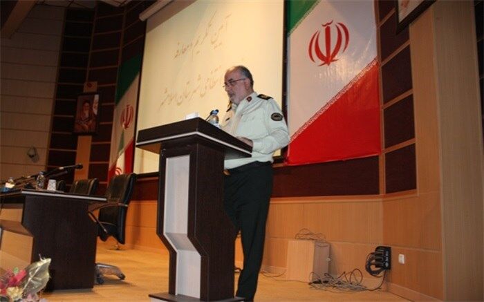 فرمانده انتظامی ویژه غرب استان تهران :شعار نوکری مردم در عمل به خواسته های آنهااست، نه حضوردر دفاتر دربسته