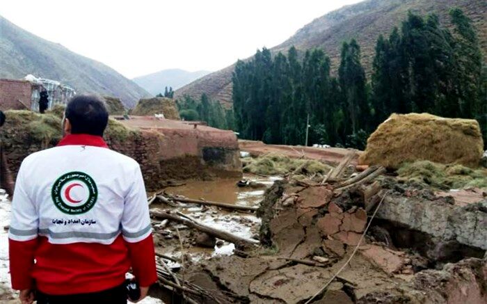 عملیات امداد رسانی به سیل زدگان سلماس ادامه دارد