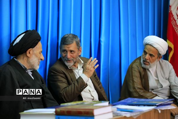 نشست تبیین مسائل جاری انقلاب اسلامی با سخنرانی صفار هرندی