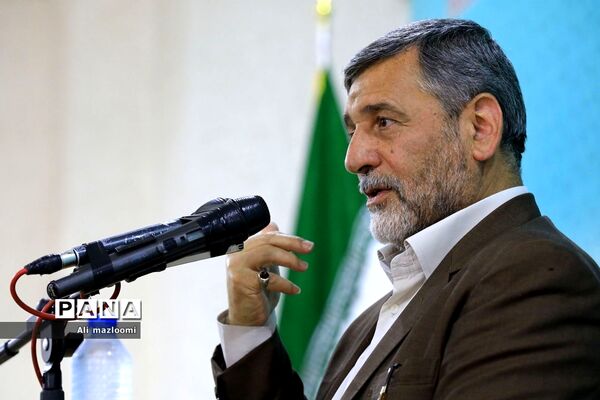 نشست تبیین مسائل جاری انقلاب اسلامی با سخنرانی صفار هرندی