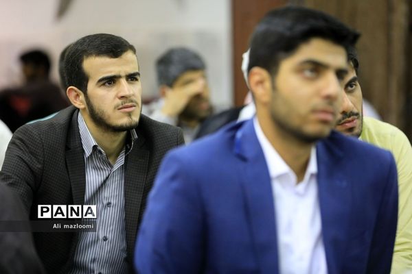 نشست تبیین مسائل جاری انقلاب اسلامی با سخنرانی صفار هرندی