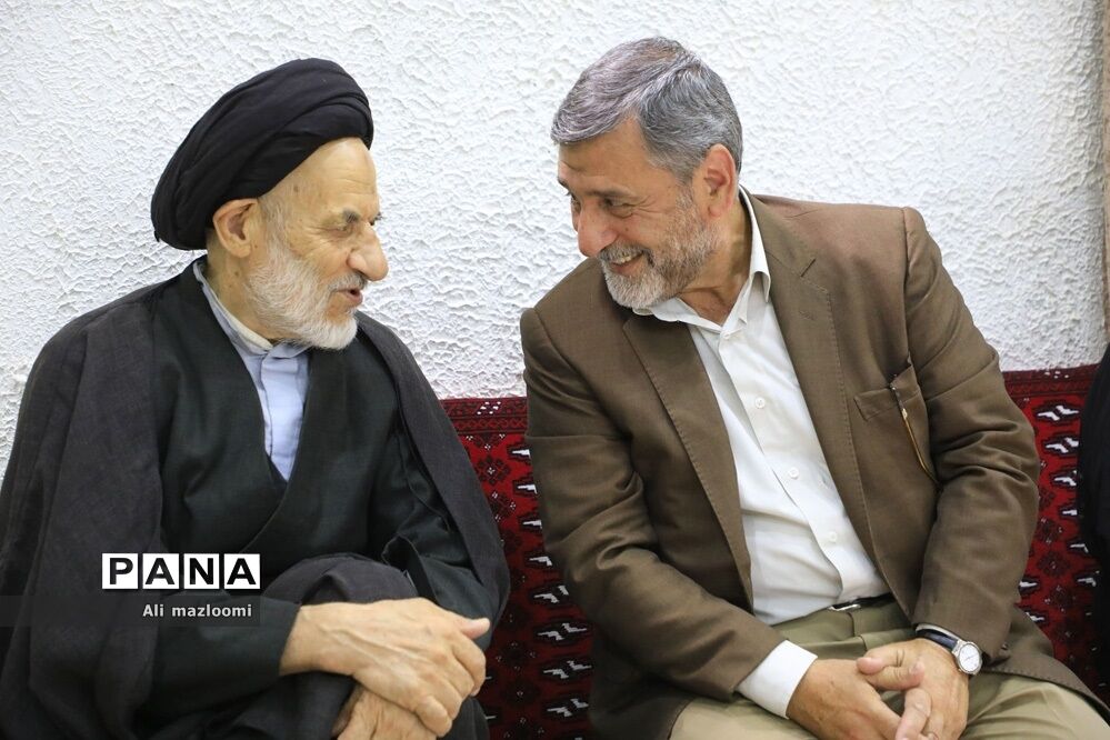 نشست تبیین مسائل جاری انقلاب اسلامی با سخنرانی صفار هرندی