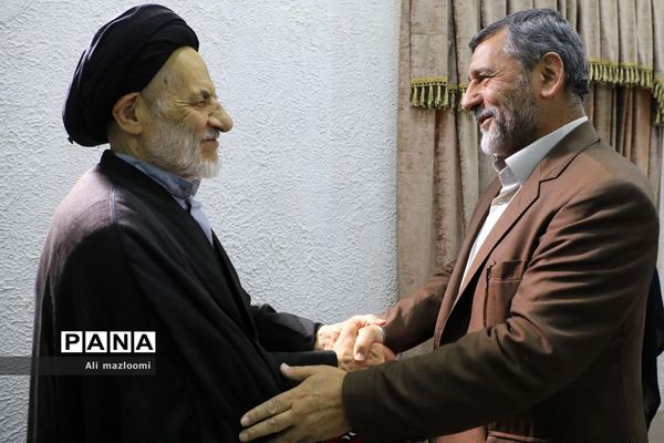 نشست تبیین مسائل جاری انقلاب اسلامی با سخنرانی صفار هرندی