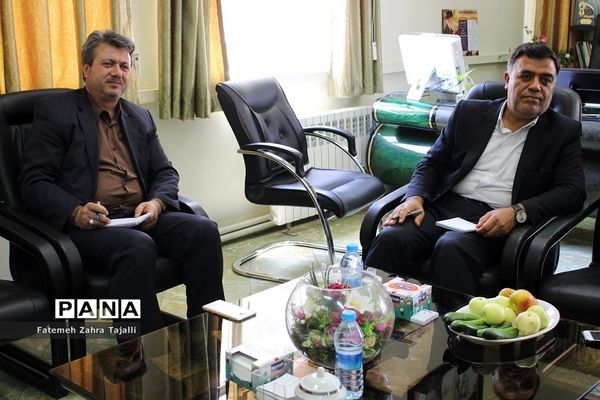 اهدای حکم مشاور مدیرکل آموزش و پرورش برای 2 نماینده مجلس دانش‌آموزی در استان سمنان