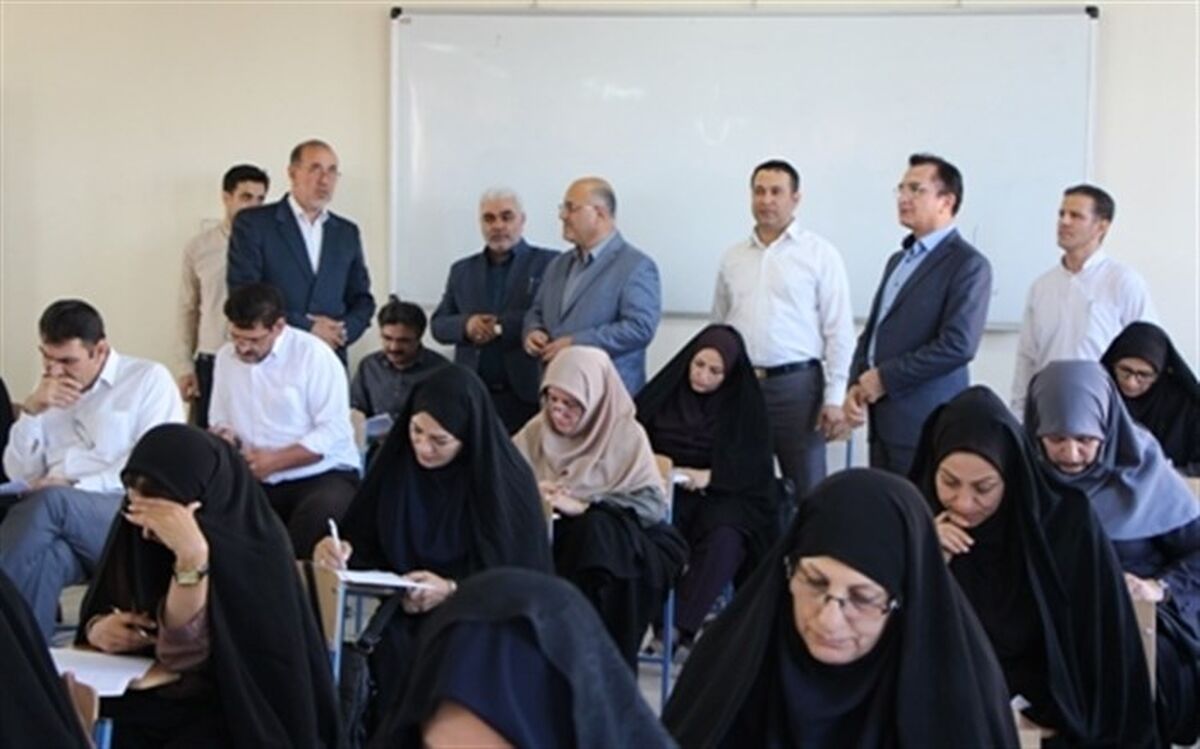 بازدید مدیرکل آموزش و پرورش استان از آزمون دوره های الزامی مدیران مدارس ناحیه 2