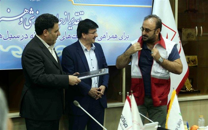 مهران احمدی: هر خانه را به یک پایگاه هلال احمر تبدیل کنیم