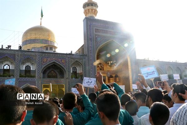 زیارت دسته جمعی دانش‌آموزان قرآنی سراسر کشور در حرم مطهر رضوی