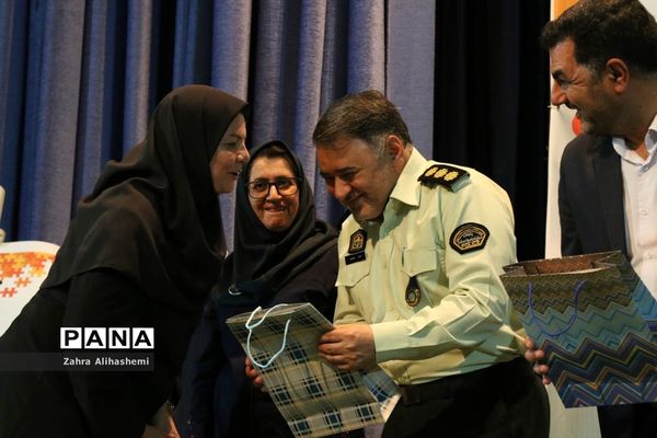 آئین اختتامیه طرح مشارکت اجتماعی دانش آموزان شهر تهران در پیشگیری از آسیب‌های اجتماعی