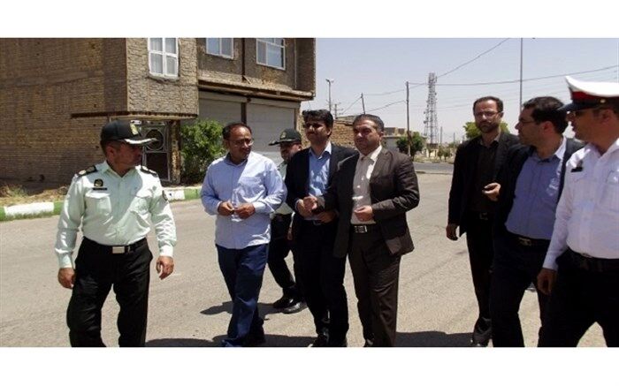 حضور فرماندار و مدیر آموزش و پرورش برای بازدید ازبرنامه ایمن سازی معابر حادثه خیز شهرسلطانیه