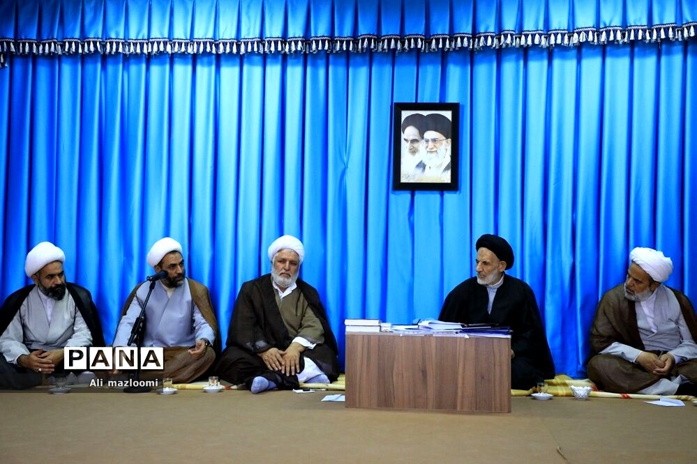 دیدار اعضای شورای جامع تبلیغ خراسان جنوبی با حجت الاسلام و المسلمین عبادی نماینده ولی فقیه در خراسان جنوبی