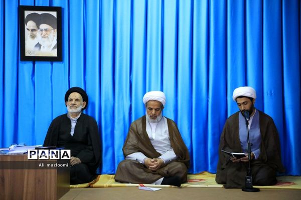 دیدار اعضای شورای جامع تبلیغ خراسان جنوبی با حجت الاسلام و المسلمین عبادی نماینده ولی فقیه در خراسان جنوبی