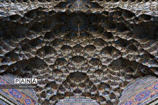 نصیرالملک؛ مسجدی از نور و رنگ