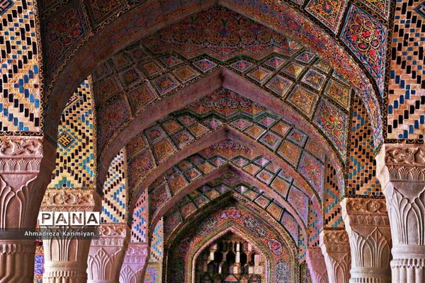 نصیرالملک؛ مسجدی از نور و رنگ