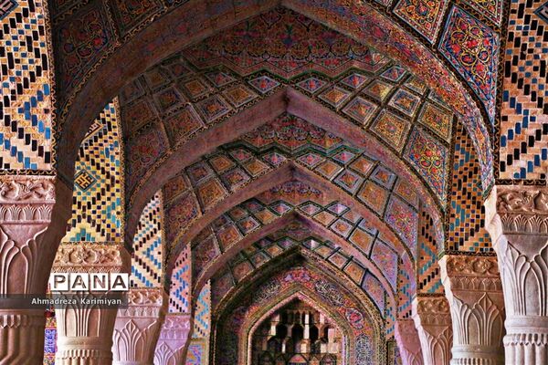نصیرالملک؛ مسجدی از نور و رنگ