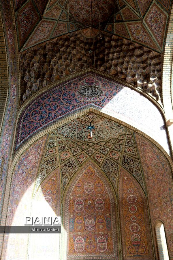 نصیرالملک؛ مسجدی از نور و رنگ