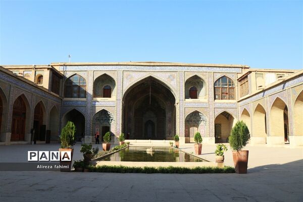 نصیرالملک؛ مسجدی از نور و رنگ