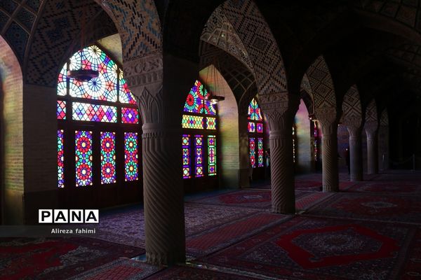 نصیرالملک؛ مسجدی از نور و رنگ