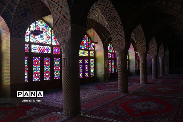 نصیرالملک؛ مسجدی از نور و رنگ