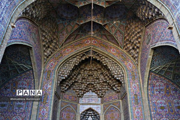 نصیرالملک؛ مسجدی از نور و رنگ