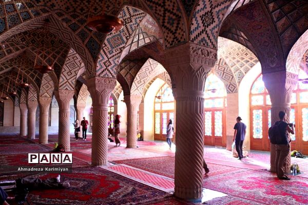 نصیرالملک؛ مسجدی از نور و رنگ