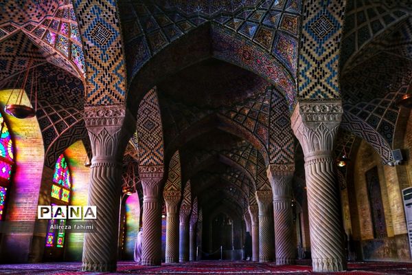 نصیرالملک؛ مسجدی از نور و رنگ