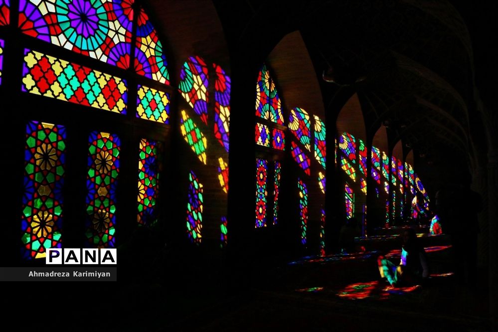 نصیرالملک؛ مسجدی از نور و رنگ