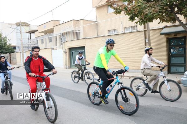 دوچرخه سواری خبرنگاران در شیراز