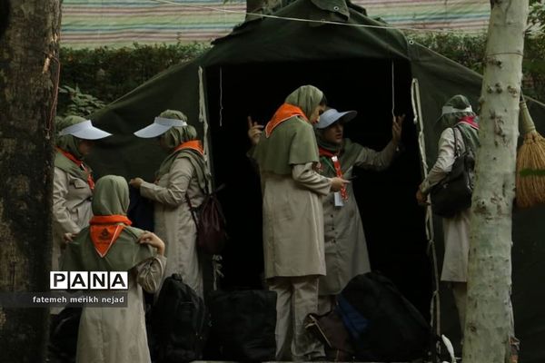 استقرار دانش‌آموزان پیشتاز اردوی ملی دختران در اردوگاه باهنر