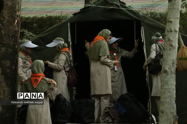 استقرار دانش‌آموزان پیشتاز اردوی ملی دختران در اردوگاه باهنر