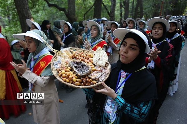 مراسم استقبال از دانش آموزان پیشتاز دختر در نهمین دوره اردوی ملی