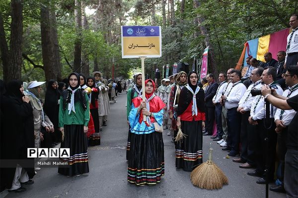 مراسم استقبال از دانش آموزان پیشتاز دختر در نهمین دوره اردوی ملی