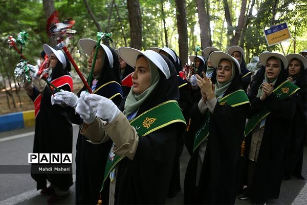 مراسم استقبال از دانش آموزان پیشتاز دختر در نهمین دوره اردوی ملی