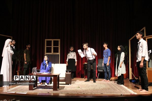 نمایش «رقص کاغذ رقص پاره‌ها »