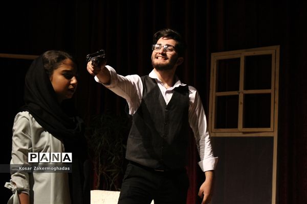 نمایش «رقص کاغذ رقص پاره‌ها »