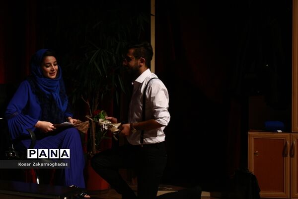 نمایش «رقص کاغذ رقص پاره‌ها »